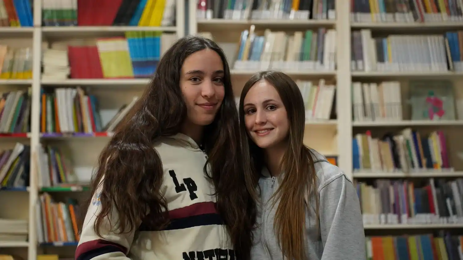 Alumnas de la escuela normal. Concursos de cuentos cortos de ciencia y literatura 2