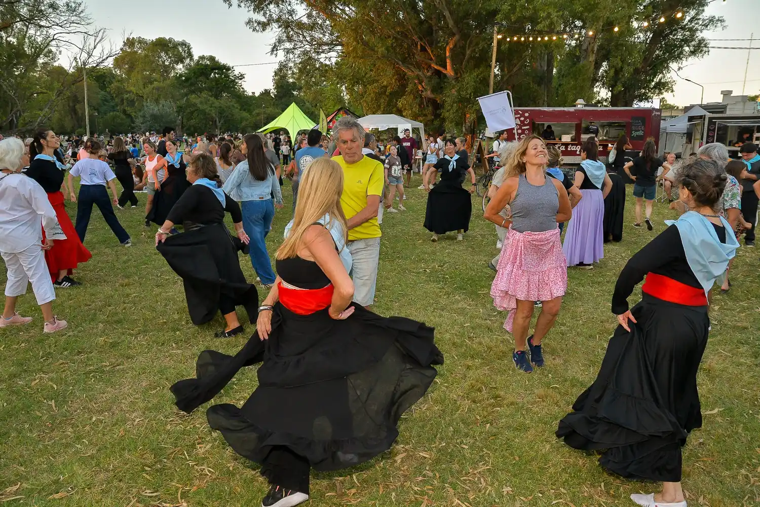 Folklore–Escuela, una de las grandes postales del Festival SOIJAr en Chascomús