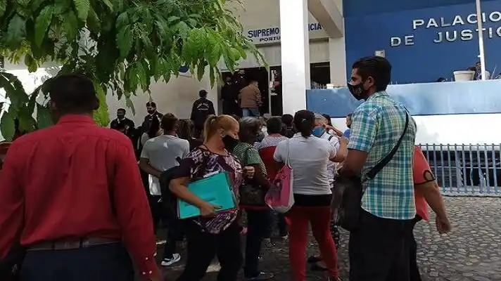 CON MEDIDAS CAUTELARES: liberan a más de 500 personas detenidas en comisarías de varios estados