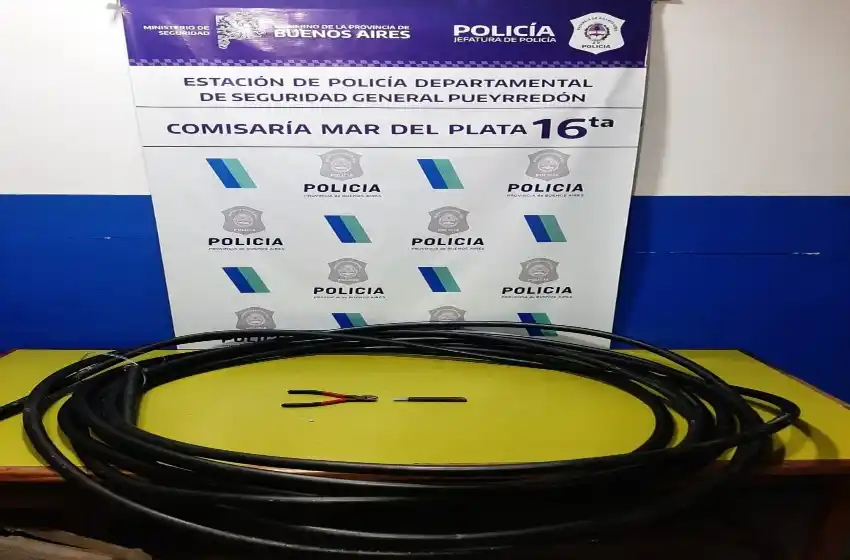 Circulaba en bici con un rollo de cableado robado