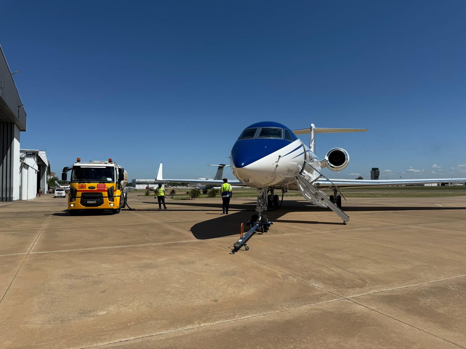 Llegó la competencia a San Fernando: Aerowise es el primer cliente de Shell Aviation en ese aeropuerto