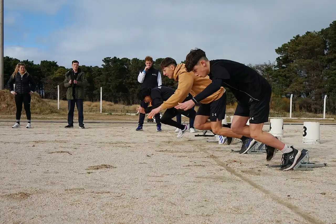 Actividad de los Juegos Bonaerenses en la Pista Municipal de Atletismo