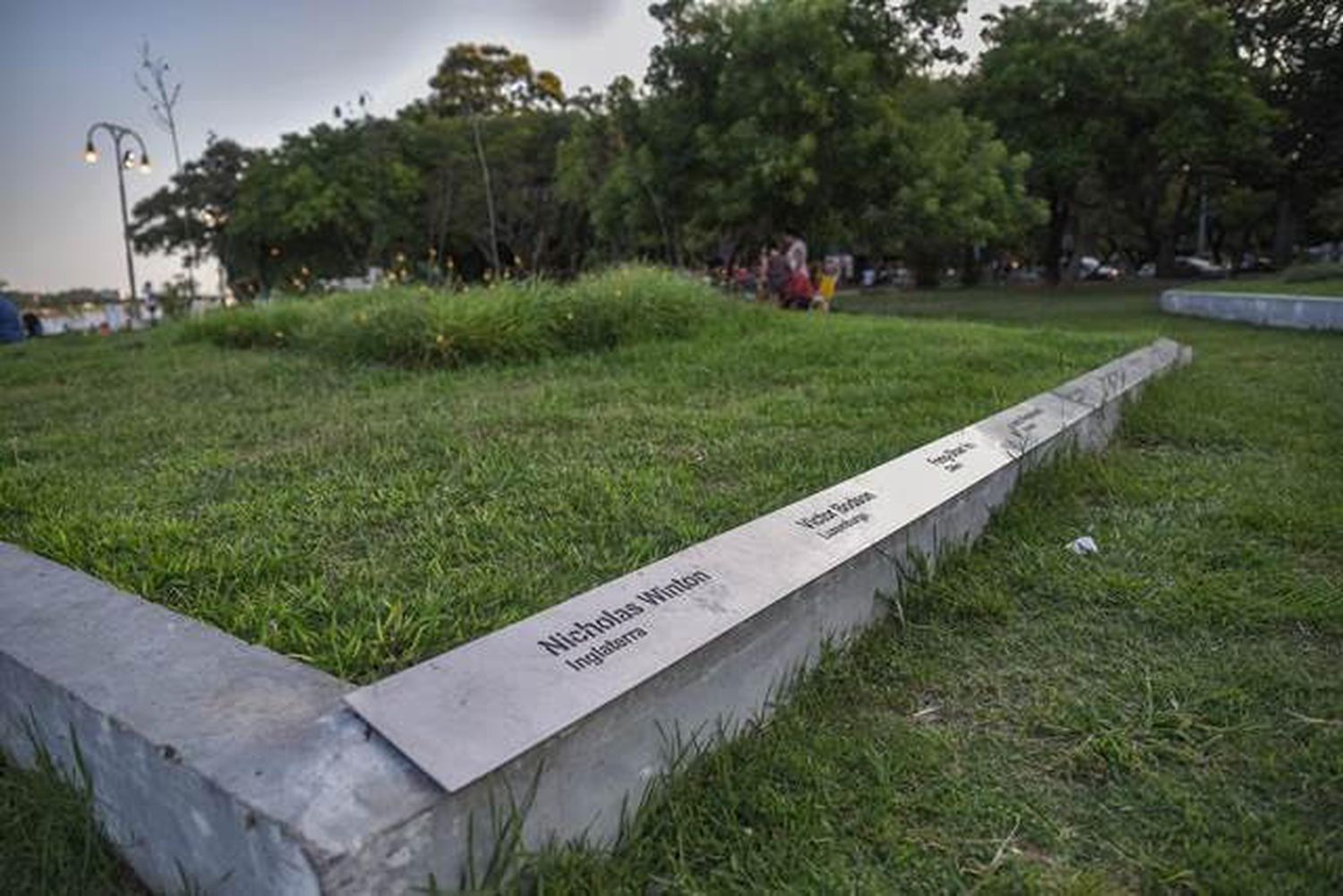 El Paseo Costanera se suma a la conmemoración en memoria de las víctimas del Holocausto