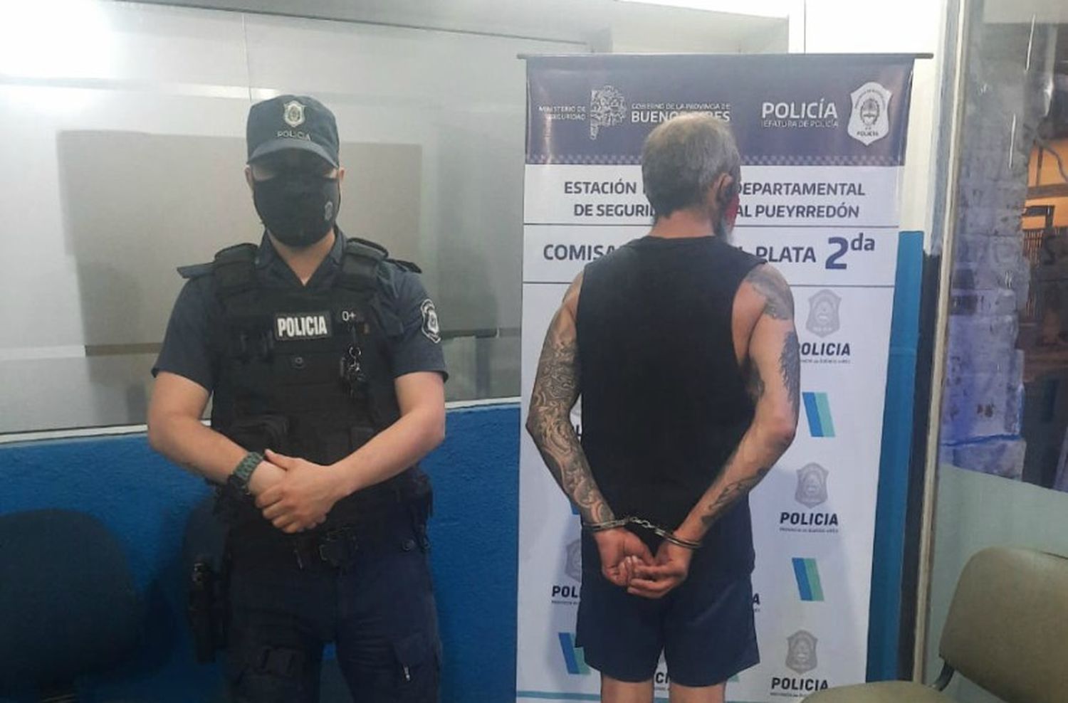 Detuvieron a un hombre que golpeó y amenazó con prender fuego a su pareja