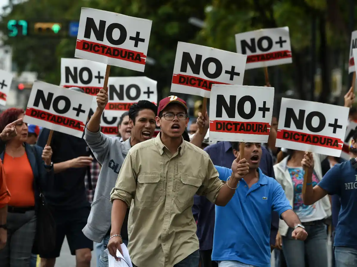 Miles de venezolanos volvieron a salir a las calles para pedir la salida de Maduro