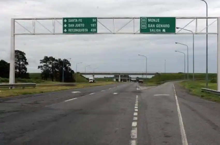 Una mujer lesionada tras chocar contra el guardarrail de la autopista