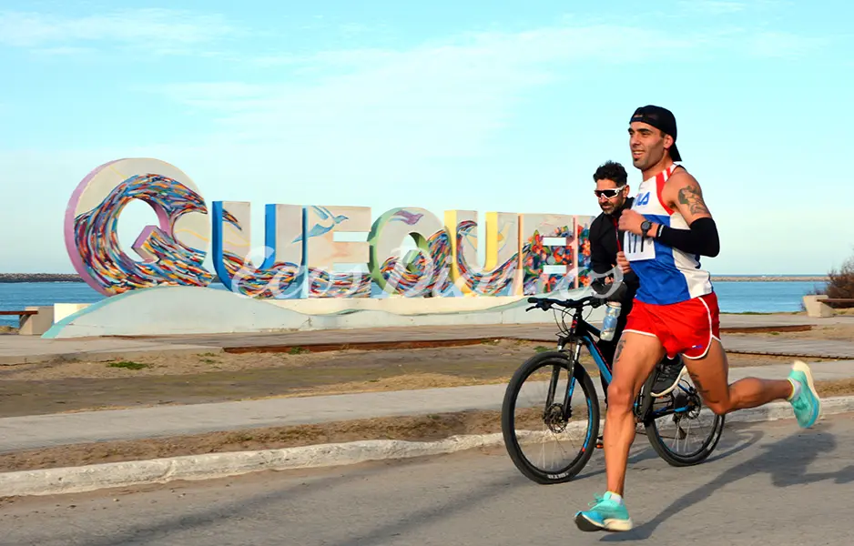 Federico Santibáñez y Florencia Martínez ganaron la Media Maratón de Quequén