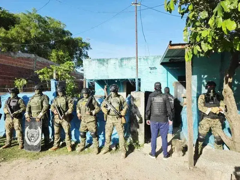 Dos allanamientos permitieron desarticular puntos
de venta de drogas y detener a cuatro hombres
