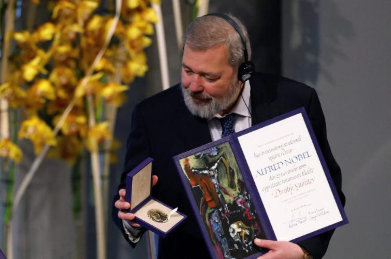 El periodista ruso Dmitry Muratov subastó su premio Nobel para ayudar a Ucrania