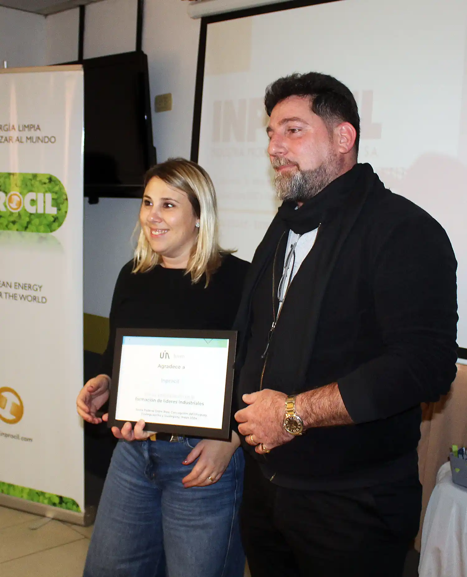 Más de 90 jóvenes empresarios del país visitaron dos industrias de nuestra ciudad