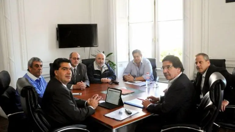 Paritaria docente: Gremios se reúnen para evaluar la propuesta del Gobierno de un aumento salarial anual