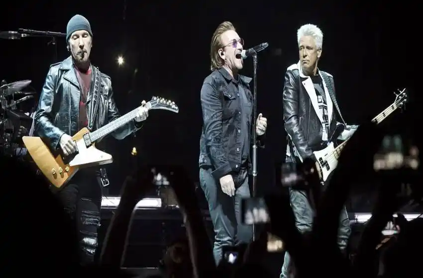Bono perdió la voz en pleno concierto de U2 en Berlin