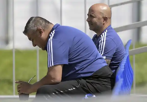 Tapia: “Sampaoli es el técnico de la selección, tiene contrato vigente”