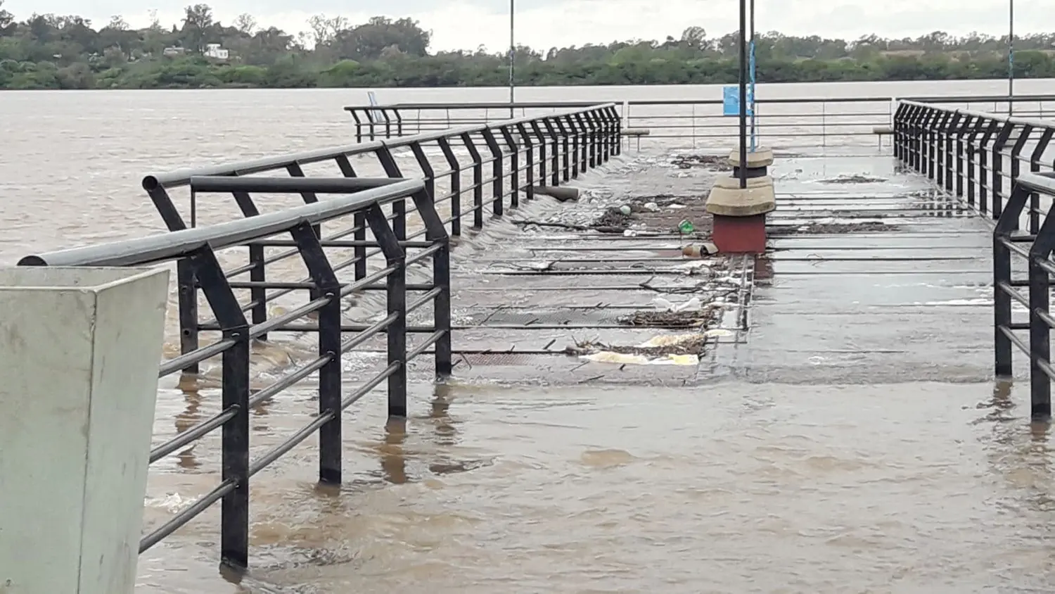 El río Uruguay frente al puerto llegaría a los 11,40