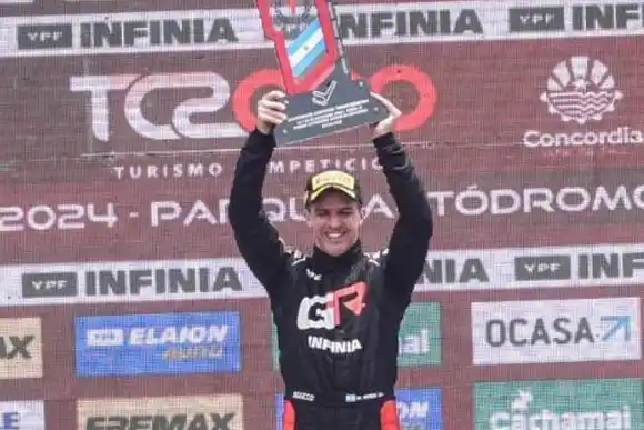 Rossi ganó la última carrera del año del TC 2000