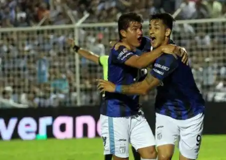 Sin Zampedri, Atlético volvió a ganar y es puntero de su zona 