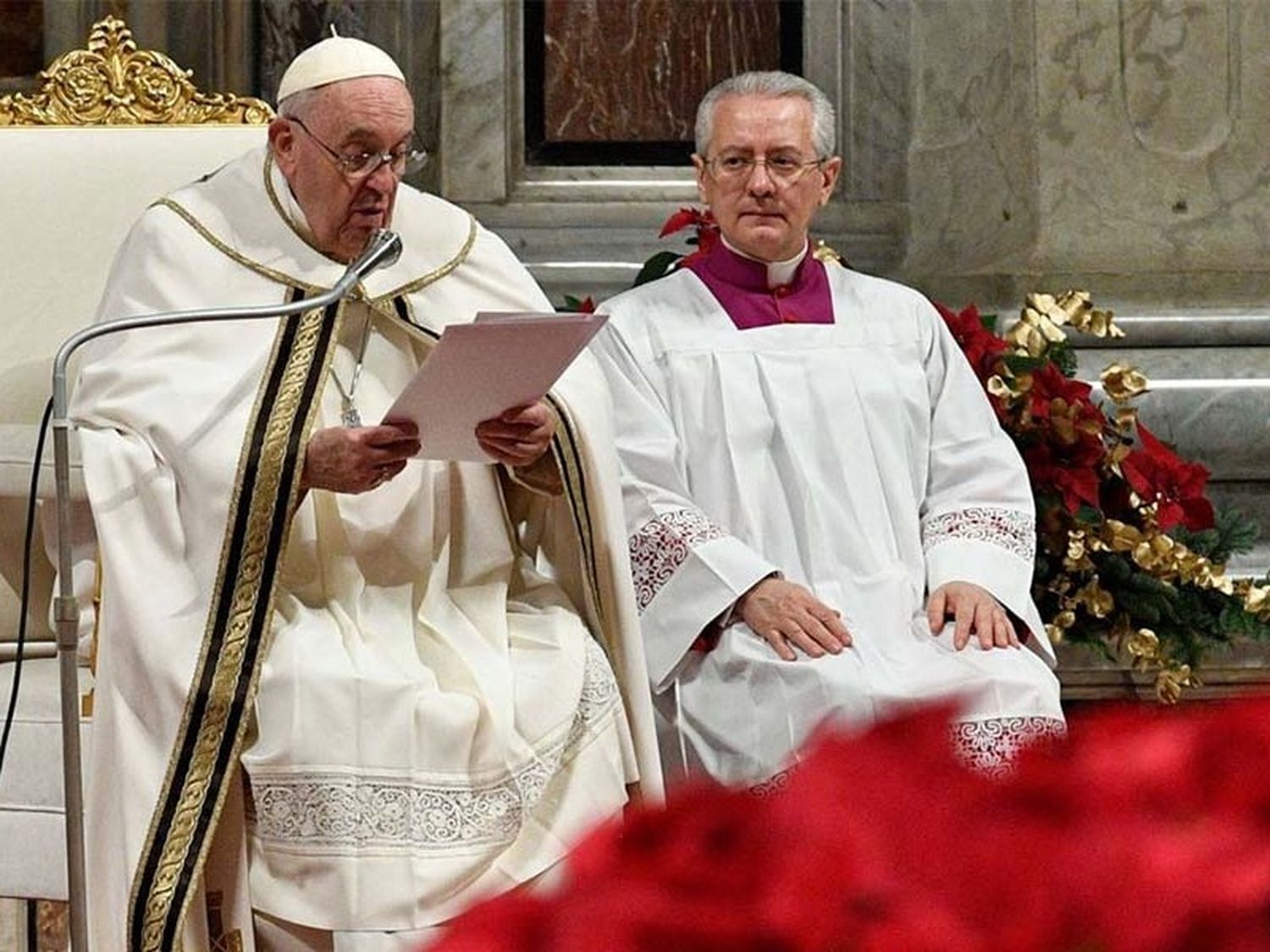 El papa Francisco presidió la misa de Nochebuena y dio inicio al “Año Santo” en Roma