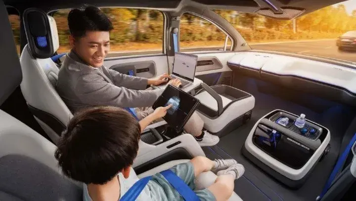 Nuevas tecnologías que impactan: crearon un vehículo que se puede conducir con o sin volante