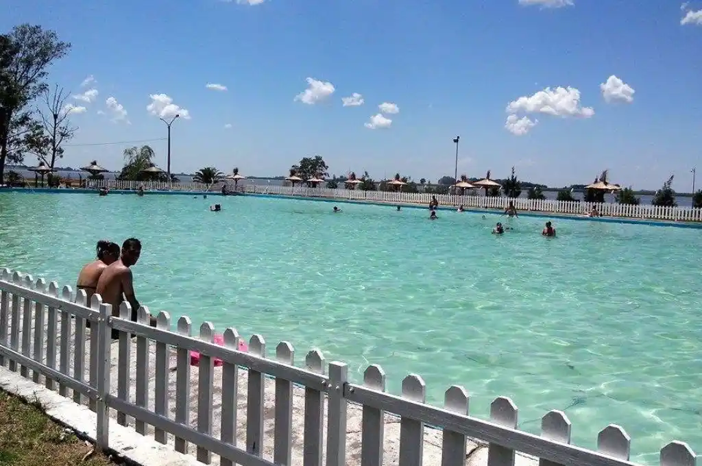 Un pueblo de Santa Fe tiene una de las piletas más grandes de Argentina