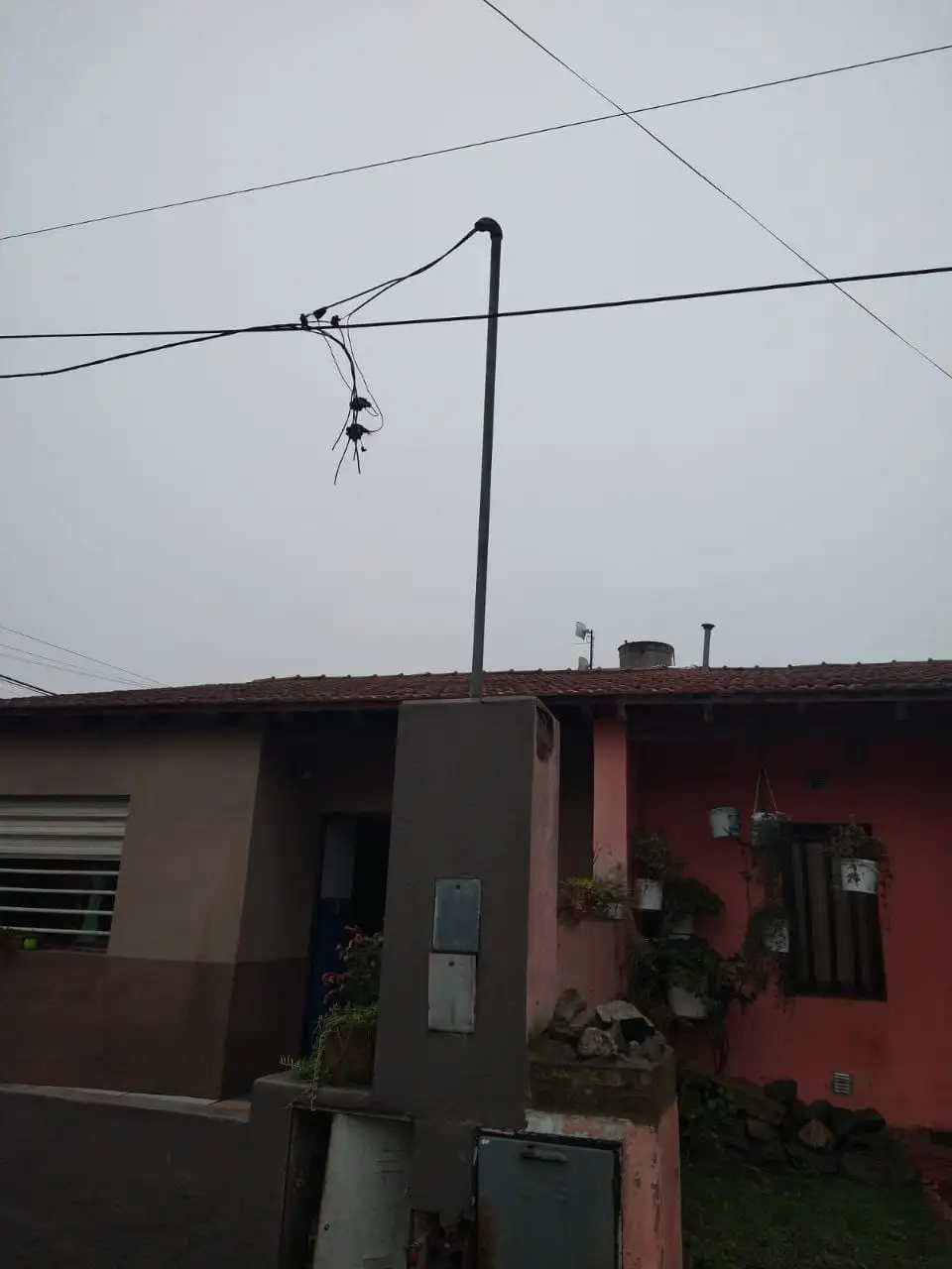 Uno de los robos dejó a dos usuarios de la Usina sin servicio.