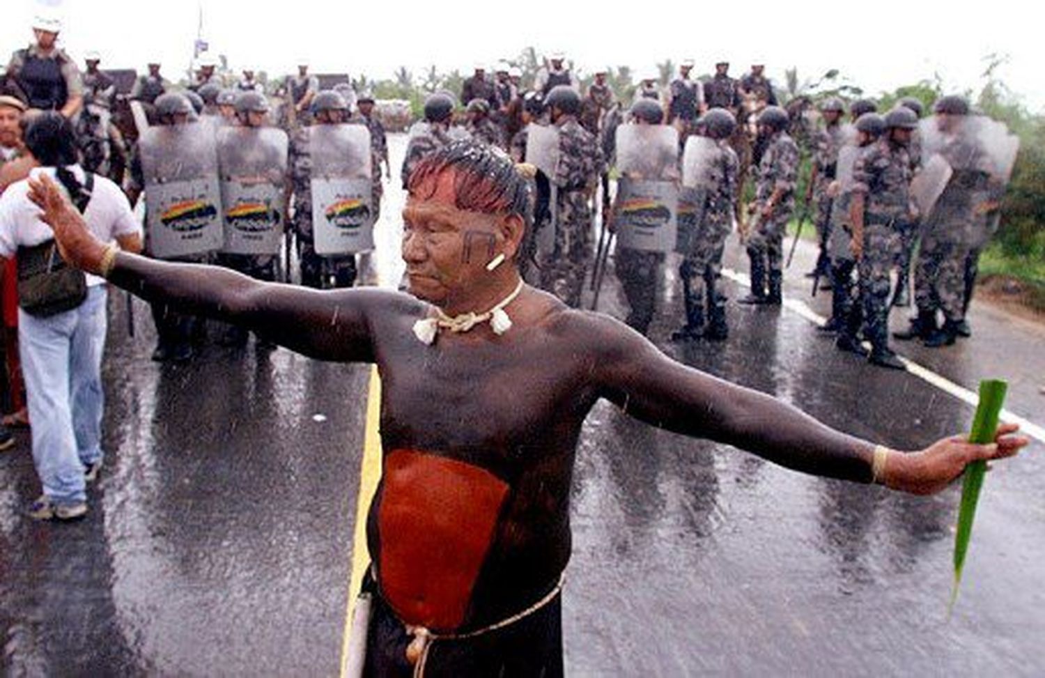 ALERTAN ASOCIACIONES INDÍGENAS: Casos de COVID-19 se disparan en tierra yanomami de Brasil