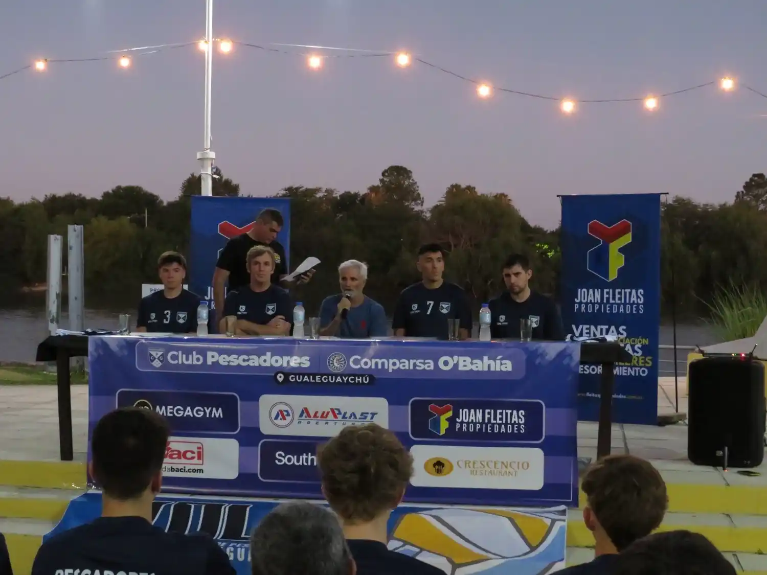 A la vera del río, Pescadores realizó la presentación formal del equipo que jugará la Liga Federal de Vóley