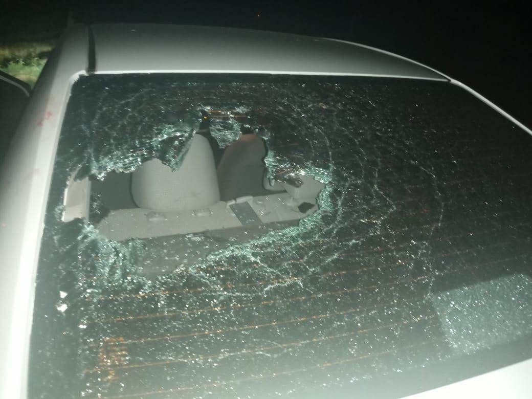 Padre e hijo discutieron y se tomaron a golpes dentro del auto