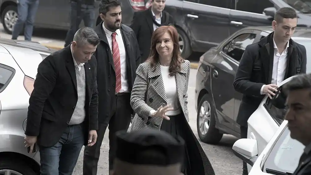 Sin Cristina Kirchner en la audiencia, se reanuda el juicio por la obra pública
