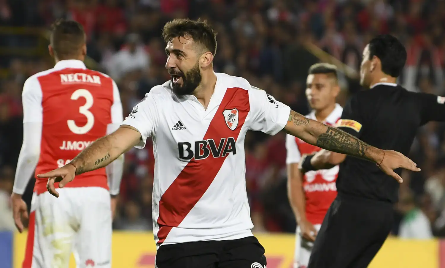 Con un equipo alternativo,  River se medirá con Colón