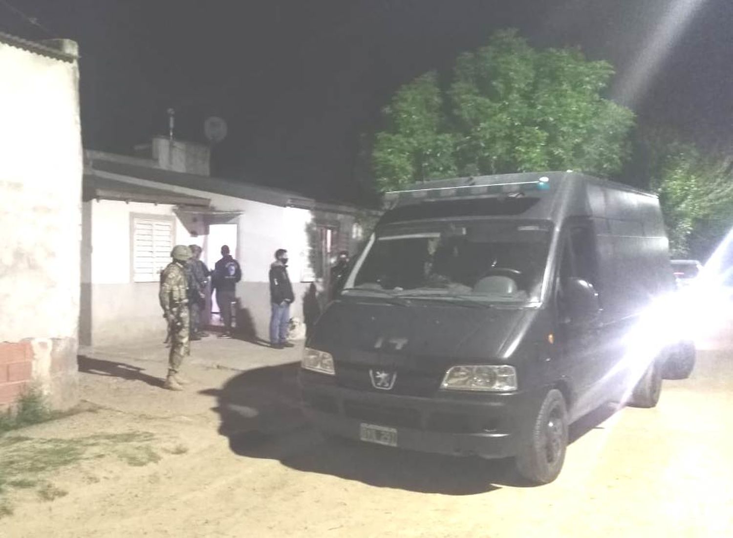 Megaoperativo en la ciudad: secuestraron drogas, armas y medio millón de pesos