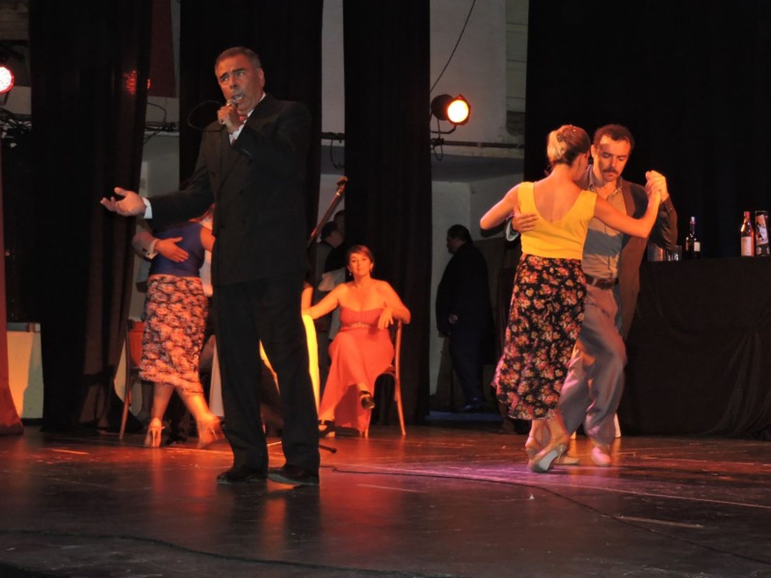 Con más de 30 cantantes este domingo se realizara el gran cierre de Tango por los bares