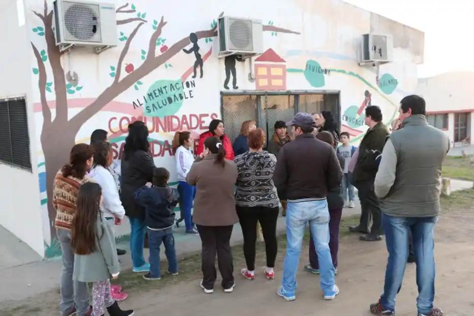 Vecinos reclamaron seguridad en una improvisada reunión con funcionarios