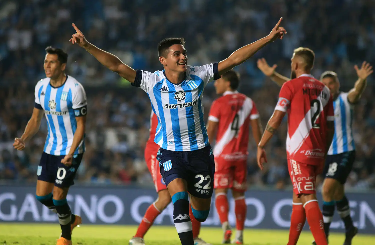 Correa festeja la apertura del marcador.