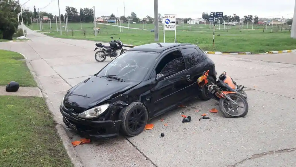 Chocaron en la intersección de Entre Ríos y Jacob
