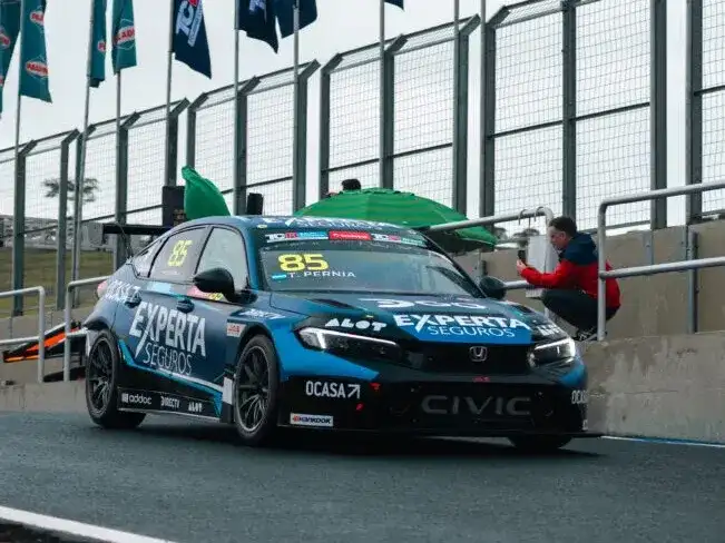 Tiago Pernía se quedó con la victoria en Velocitta.