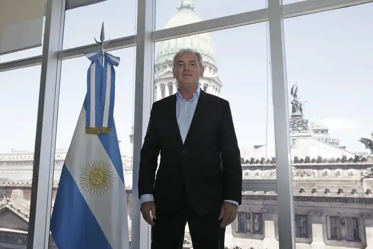 Benedetti calificó el discurso de Macri como "sólido y muy conciliador"