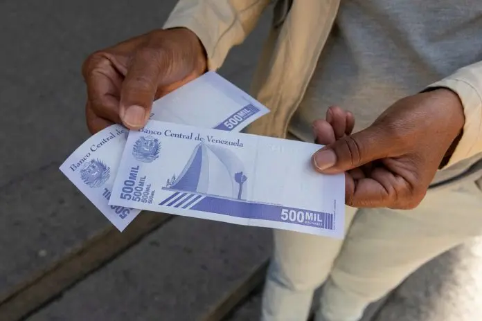 Comienzan a aparecer nuevos billetes en Caracas