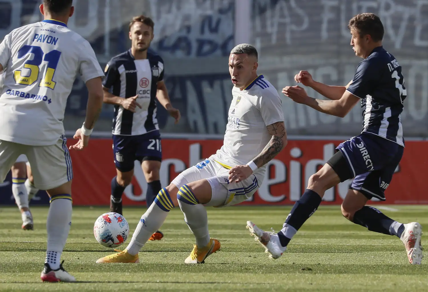 Briasco y Tenaglia, en un anterior partido entre Boca y Talleres.
