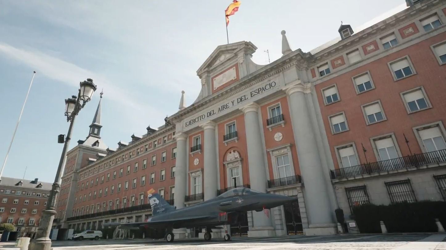 Airbus exhibe un modelo a escala real del modelo mas moderno del Eurofighter Trancha 4+ frente al Cuartel General del Ejército del Aire y del Espacio