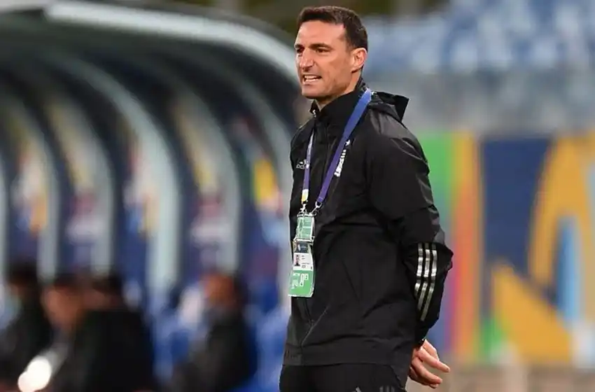 Scaloni: «Este equipo hace que se me quiebre la voz cuando hablo»