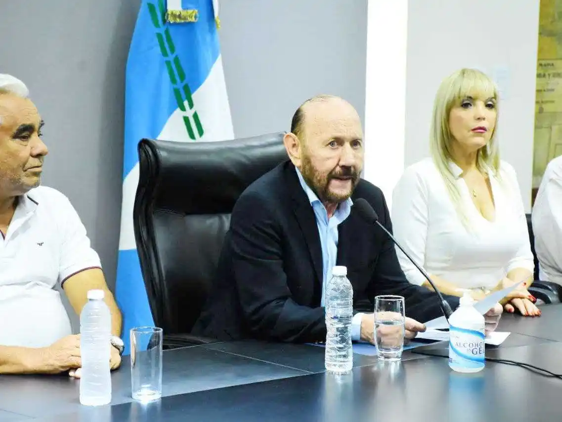 El gobernador Insfrán anunció incremento salarial
del 45% para empleados públicos provinciales