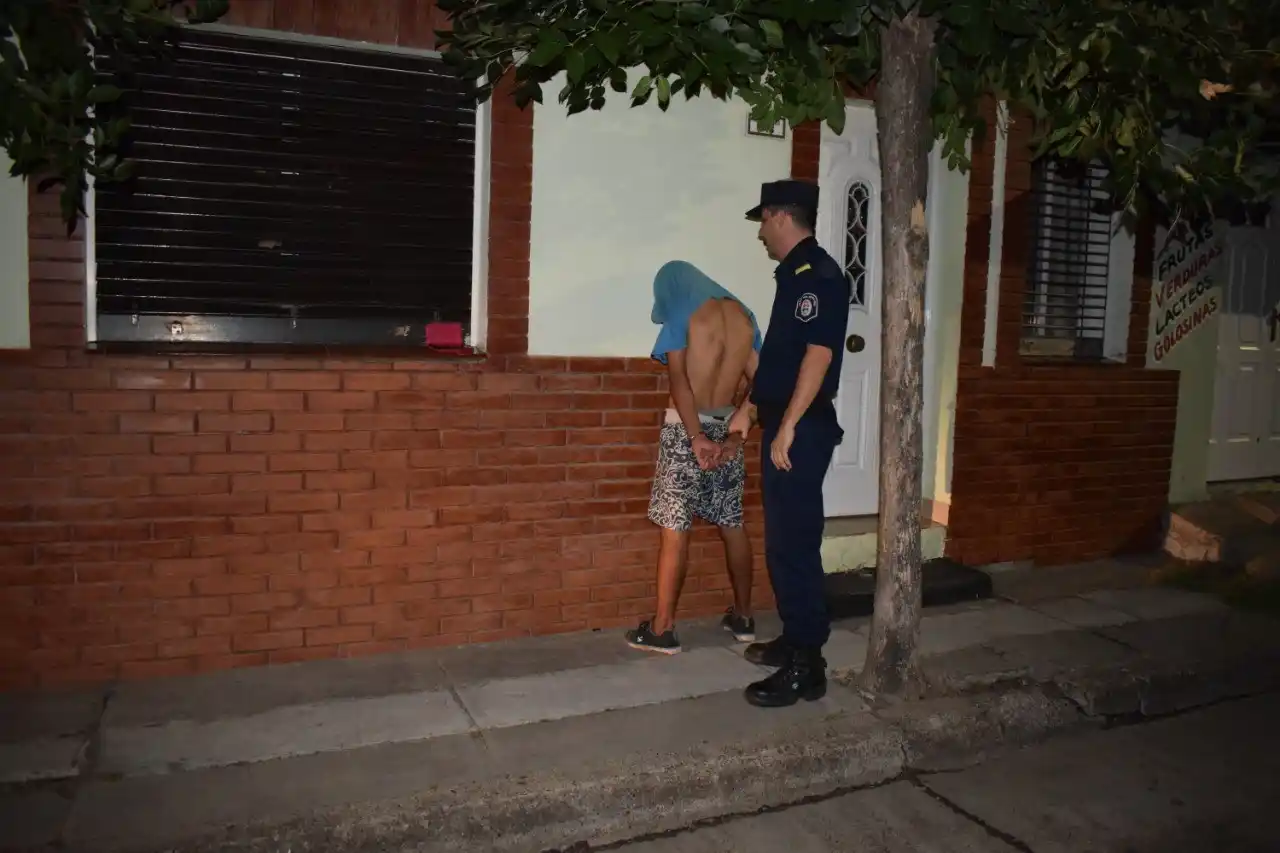  A plena luz del día, personal motorizado evitó un robo en Costanera