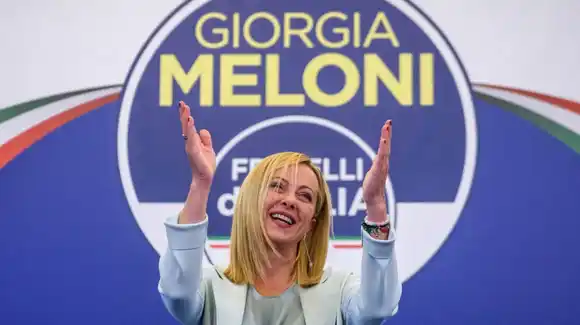 Ultraderecha vuelve al poder en Italia con una heredera política del fascista Mussolini