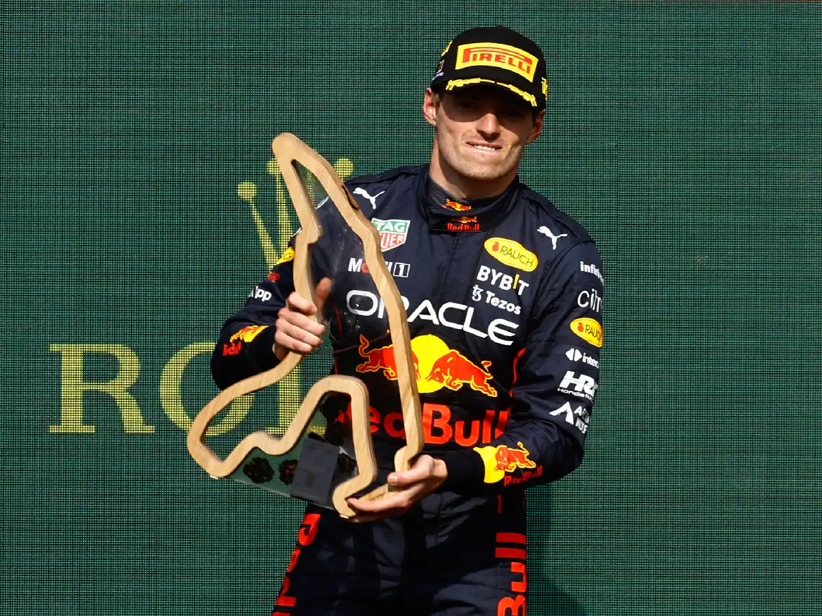 Verstappen ganó con una gran remontada 