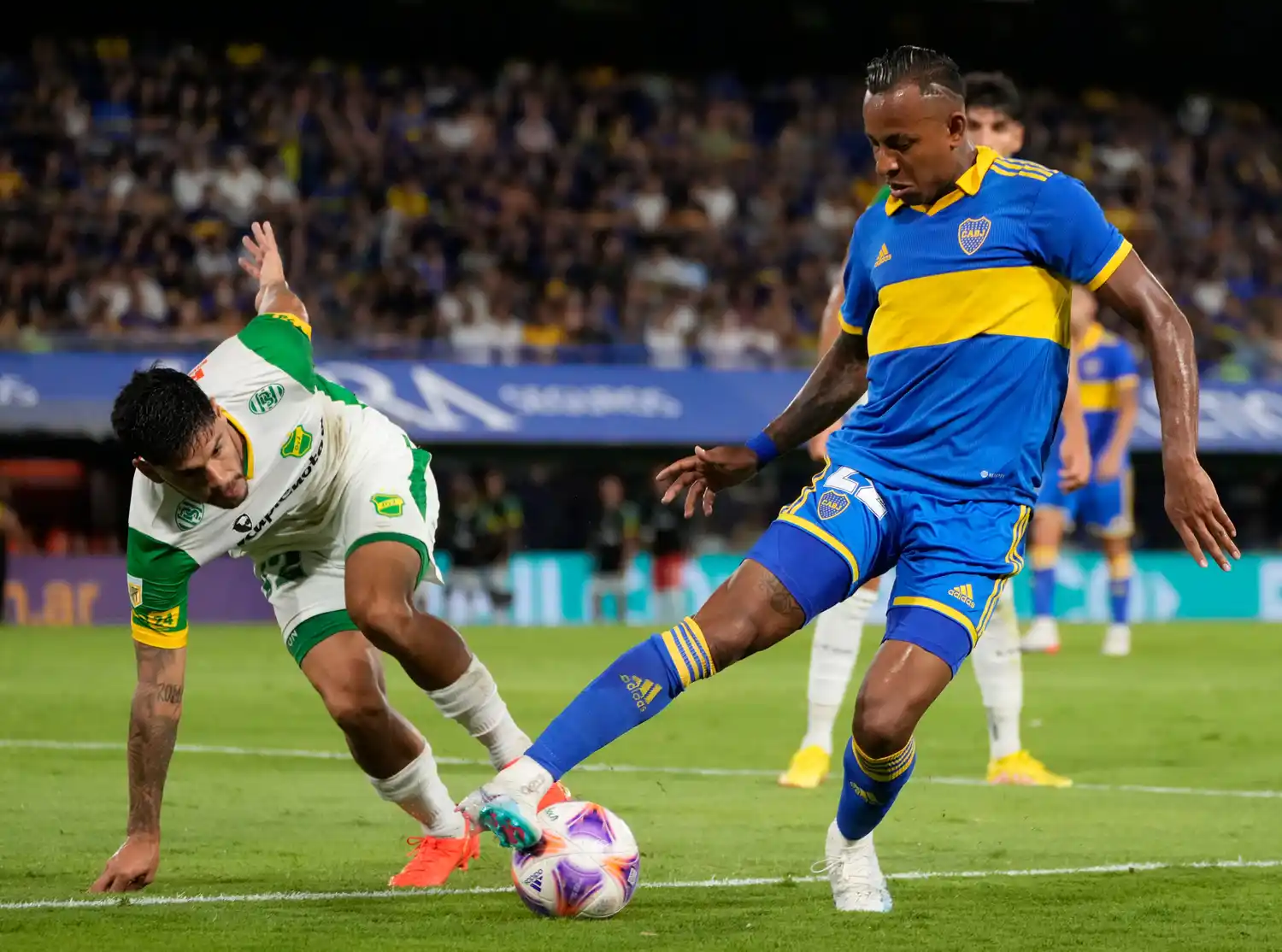 Boca y Defensa jugaron un partidazo pero terminaron sin goles en la Bombonera