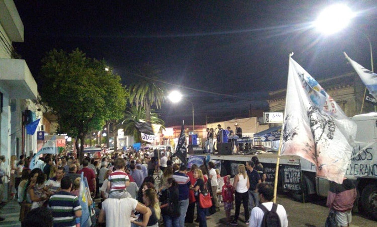 Ya están Urribarri, Solanas y Huss para el acto del kirchnerismo en la ciudad