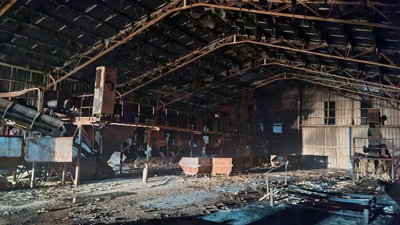 Tras el incendio, el intendente anunció la construcción de una nueva planta.