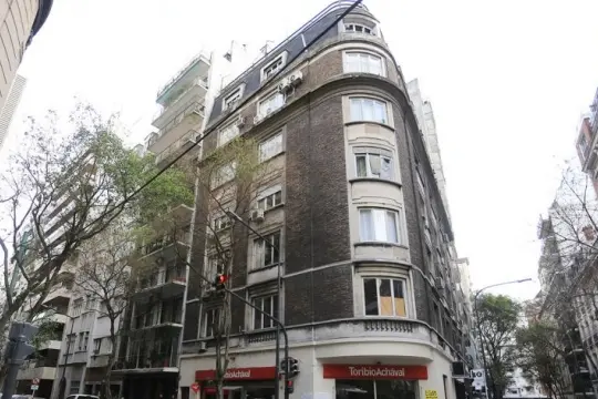 Bonadío allanó la casa de CFK en Capital y retiró unas treinta obras de arte