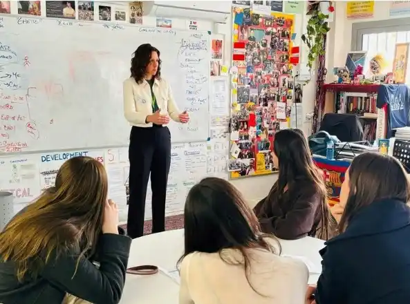 Así son las aulas de este colegio elite de Barcelona