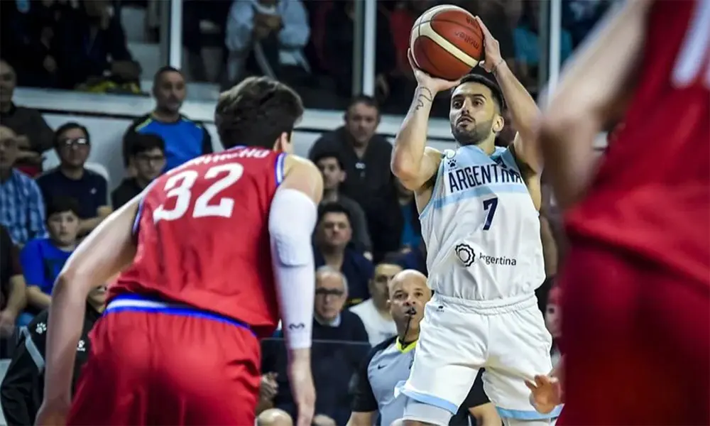 Lanzamiento en suspensión para Facundo Campazzo ante Chile. Foto: FIBa. Américas.